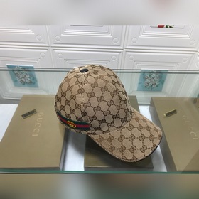 Классическая ткань Gucci в сочетании с вышитыми тесьмой, качество