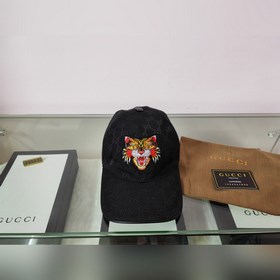 Классическая ткань Gucci подходит для любого времени года. Фотогр