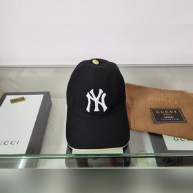 Классическая ткань Gucci подходит для любого времени года. Фотогр