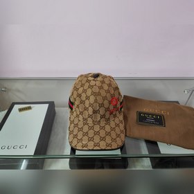 Классическая ткань Gucci подходит для любого времени года. Фотогр