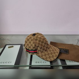 Классическая ткань Gucci подходит для любого времени года. Фотогр