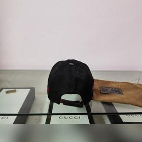 Классическая ткань Gucci подходит для любого времени года. Фотогр