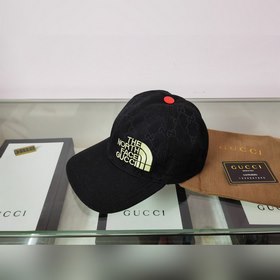 Классическая ткань Gucci подходит для любого времени года. Фотогр