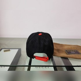 Классическая ткань Gucci подходит для любого времени года. Фотогр