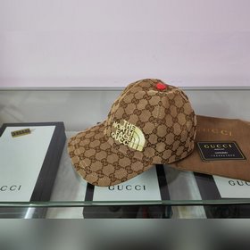 Классическая ткань Gucci подходит для любого времени года. Фотогр
