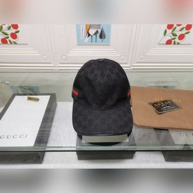 Классическая ткань Gucci подходит для любого времени года. Фотогр