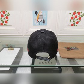 Классическая ткань Gucci подходит для любого времени года. Фотогр