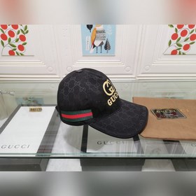 Классическая ткань Gucci подходит для любого времени года. Фотогр