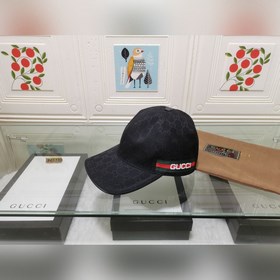 Классическая ткань Gucci подходит для любого времени года. Фотогр