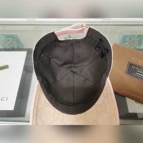 Крупные буквы Gucci подходят для любого времени года. Фотография 
