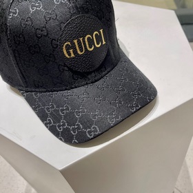 GUCCI 20233 Новая модель бейсболки с лаконичной вышивкой из колле