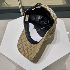 GUCCI 20233 Новая модель бейсболки с лаконичной вышивкой из колле