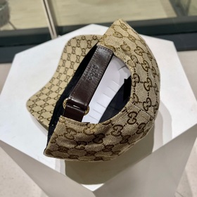 GUCCI 20233 Новая модель бейсболки с лаконичной вышивкой из колле