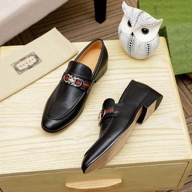 【GUCCI】 GUCCI · Популярные туфли с пуговицами от ведущего бренда,