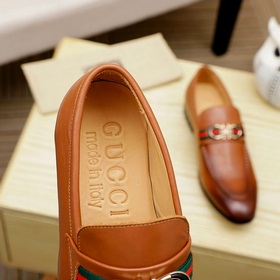 【GUCCI】 GUCCI · Популярные туфли с пуговицами от ведущего бренда,