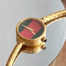 Модель Gucci отличается исключительно женственным стилем. Простой