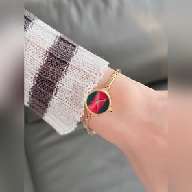 Модель Gucci отличается исключительно женственным стилем. Простой