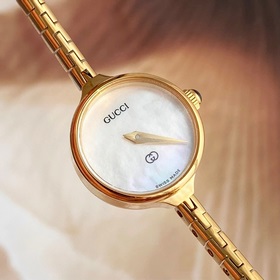 Модель Gucci! Очень женственная. С простым циферблатом, без лишни