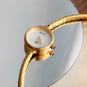 Модель Gucci! Очень женственная. С простым циферблатом, без лишни