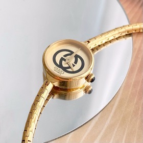 Модель Gucci! Очень женственная. С простым циферблатом, без лишни