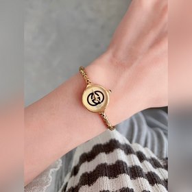 Модель Gucci! Очень женственная. С простым циферблатом, без лишни