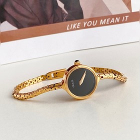 Модель Gucci! Очень женственная. С простым циферблатом, без лишни