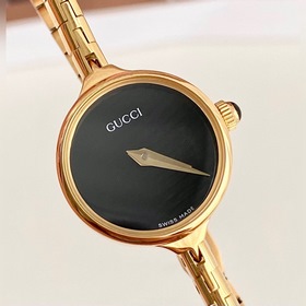 Модель Gucci! Очень женственная. С простым циферблатом, без лишни