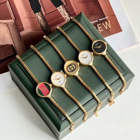 Модель Gucci! Очень женственная. С простым циферблатом, без лишни