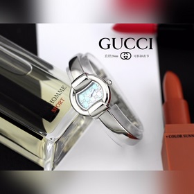 GUCCI предлагает популярную классическую модель. Эти часы в форме