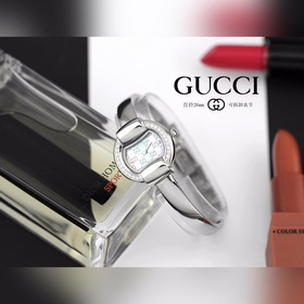 GUCCI предлагает популярную классическую модель. Эти часы в форме