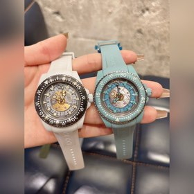 650 Новинка Откройте для себя тайны мира с часами GUCCI DIVE. Се
