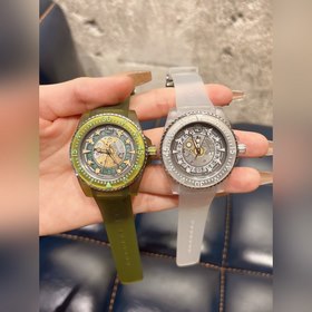 650 Новинка Откройте для себя тайны мира с часами GUCCI DIVE. Се