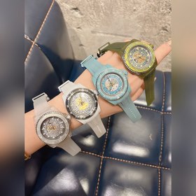 650 Новинка Откройте для себя тайны мира с часами GUCCI DIVE. Се