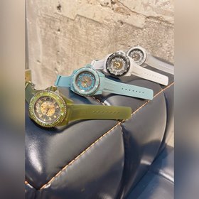 650 Новинка Откройте для себя тайны мира с часами GUCCI DIVE. Се