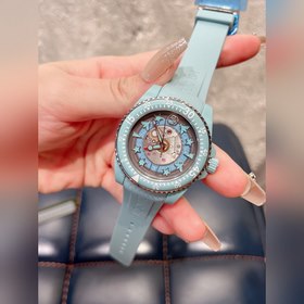 650 Новинка Откройте для себя тайны мира с часами GUCCI DIVE. Се