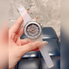 650 Новинка Откройте для себя тайны мира с часами GUCCI DIVE. Се