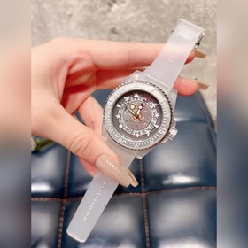 650 Новинка Откройте для себя тайны мира с часами GUCCI DIVE. Се