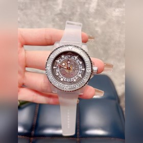 650 Новинка Откройте для себя тайны мира с часами GUCCI DIVE. Се