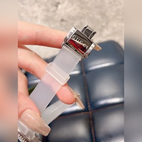 650 Новинка Откройте для себя тайны мира с часами GUCCI DIVE. Се