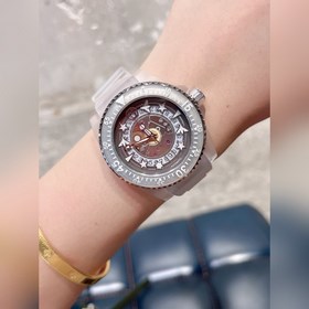 650 Новинка Откройте для себя тайны мира с часами GUCCI DIVE. Се