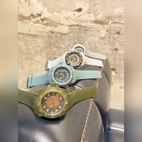 650 Новинка Откройте для себя тайны мира с часами GUCCI DIVE. Се