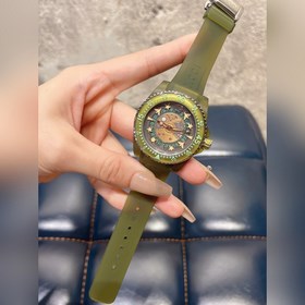 650 Новинка Откройте для себя тайны мира с часами GUCCI DIVE. Се