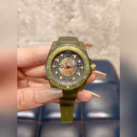 650 Новинка Откройте для себя тайны мира с часами GUCCI DIVE. Се