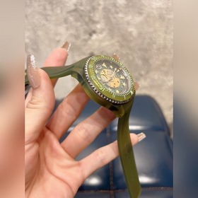 650 Новинка Откройте для себя тайны мира с часами GUCCI DIVE. Се