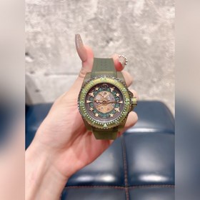 650 Новинка Откройте для себя тайны мира с часами GUCCI DIVE. Се