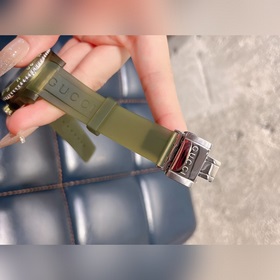 650 Новинка Откройте для себя тайны мира с часами GUCCI DIVE. Се