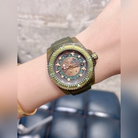 650 Новинка Откройте для себя тайны мира с часами GUCCI DIVE. Се