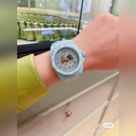 650 Новинка Откройте для себя тайны мира с часами GUCCI DIVE. Се