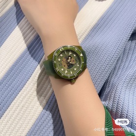 650 Новинка Откройте для себя тайны мира с часами GUCCI DIVE. Се