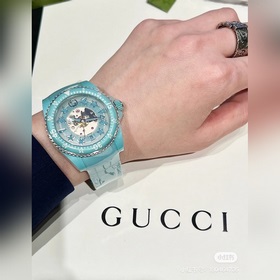 650 Новинка Откройте для себя тайны мира с часами GUCCI DIVE. Се
